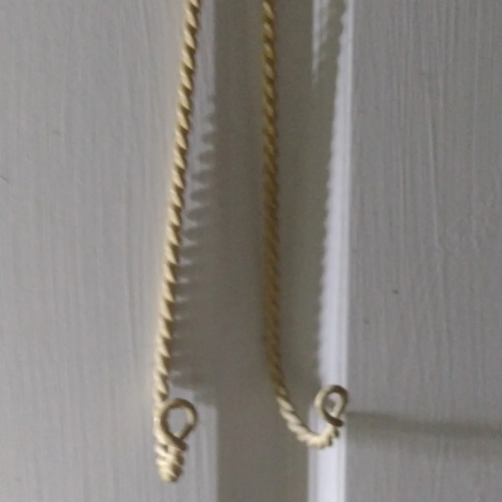 Elegant Gold Wall Hook Decor